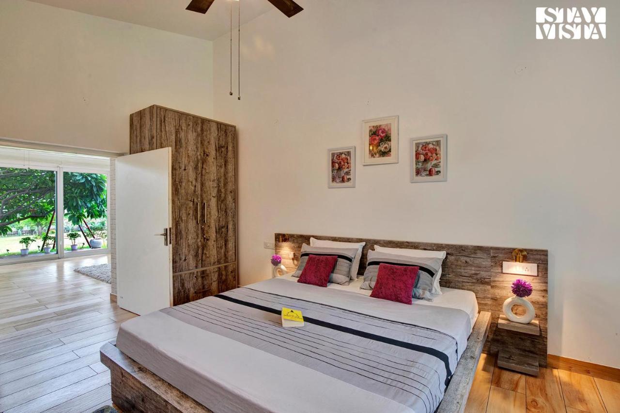 Stayvista At Idyllic Farmhouse - A Glasshouse With Outdoor Pool Gurgaon Exterior photo