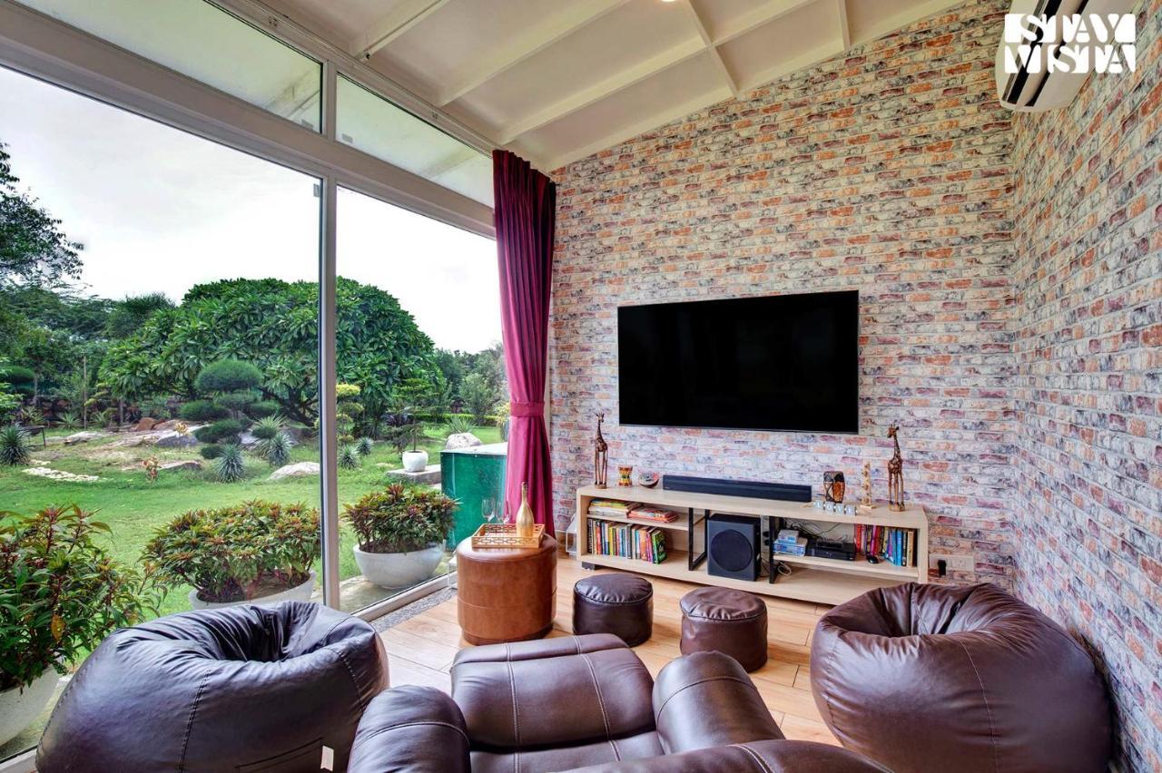 Stayvista At Idyllic Farmhouse - A Glasshouse With Outdoor Pool Gurgaon Exterior photo