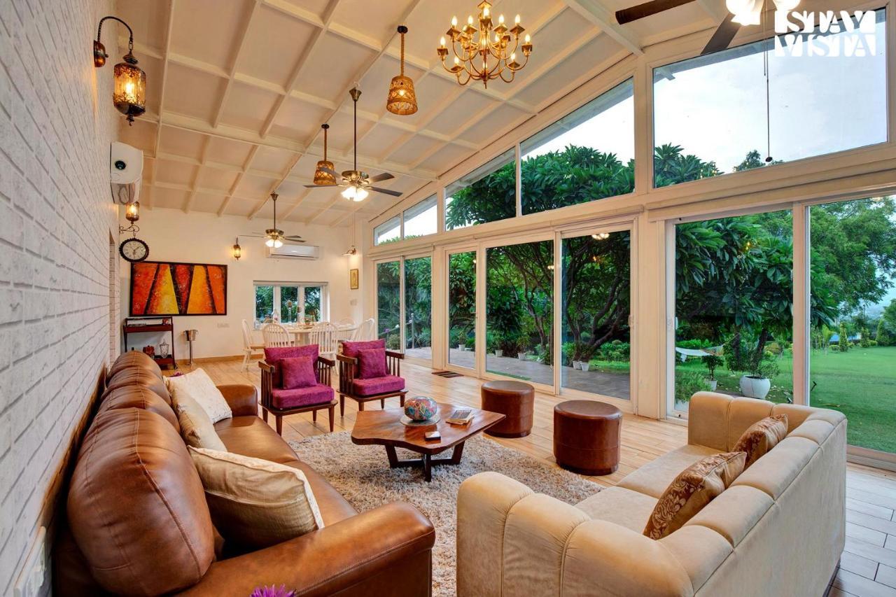 Stayvista At Idyllic Farmhouse - A Glasshouse With Outdoor Pool Gurgaon Exterior photo
