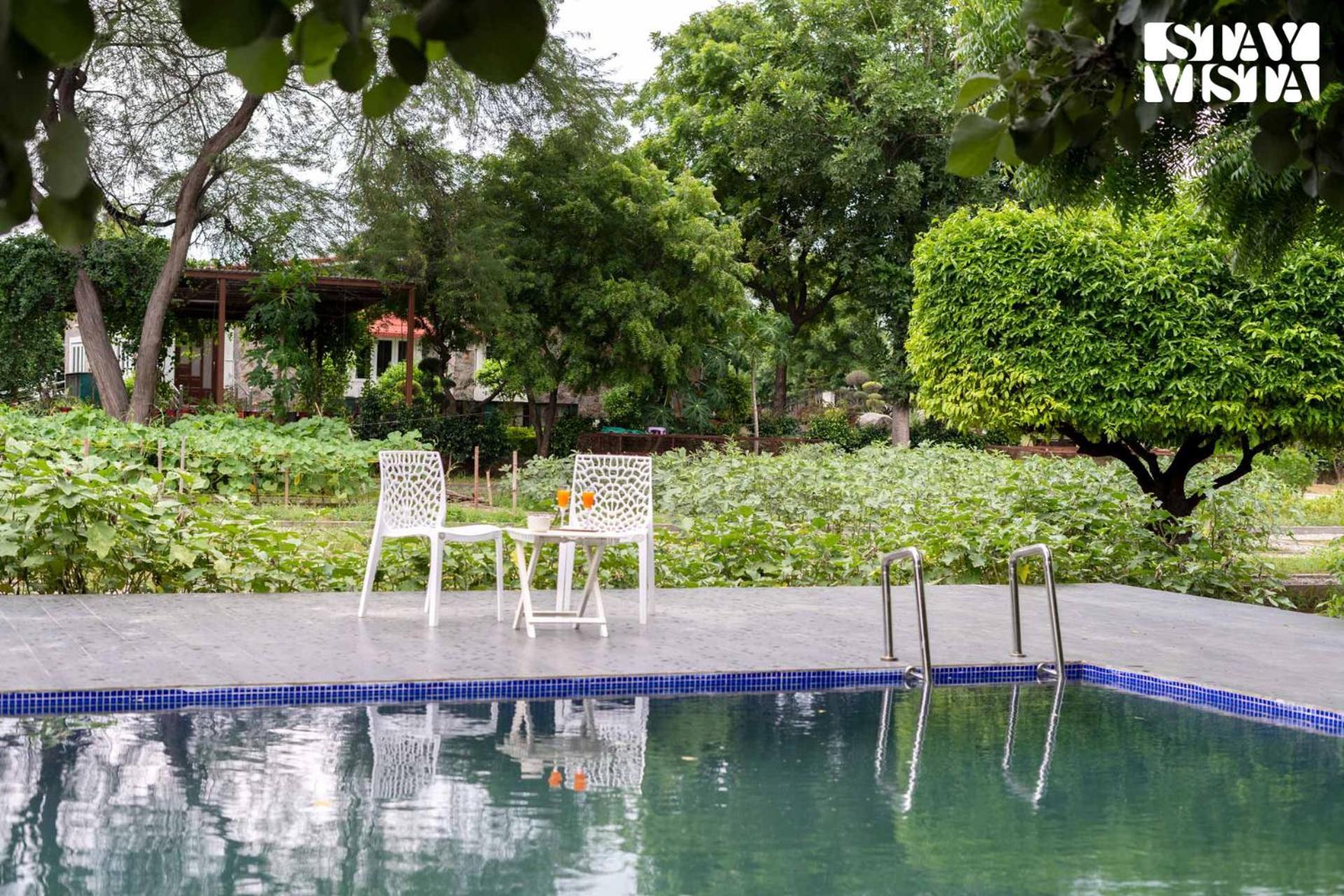 Stayvista At Idyllic Farmhouse - A Glasshouse With Outdoor Pool Gurgaon Exterior photo